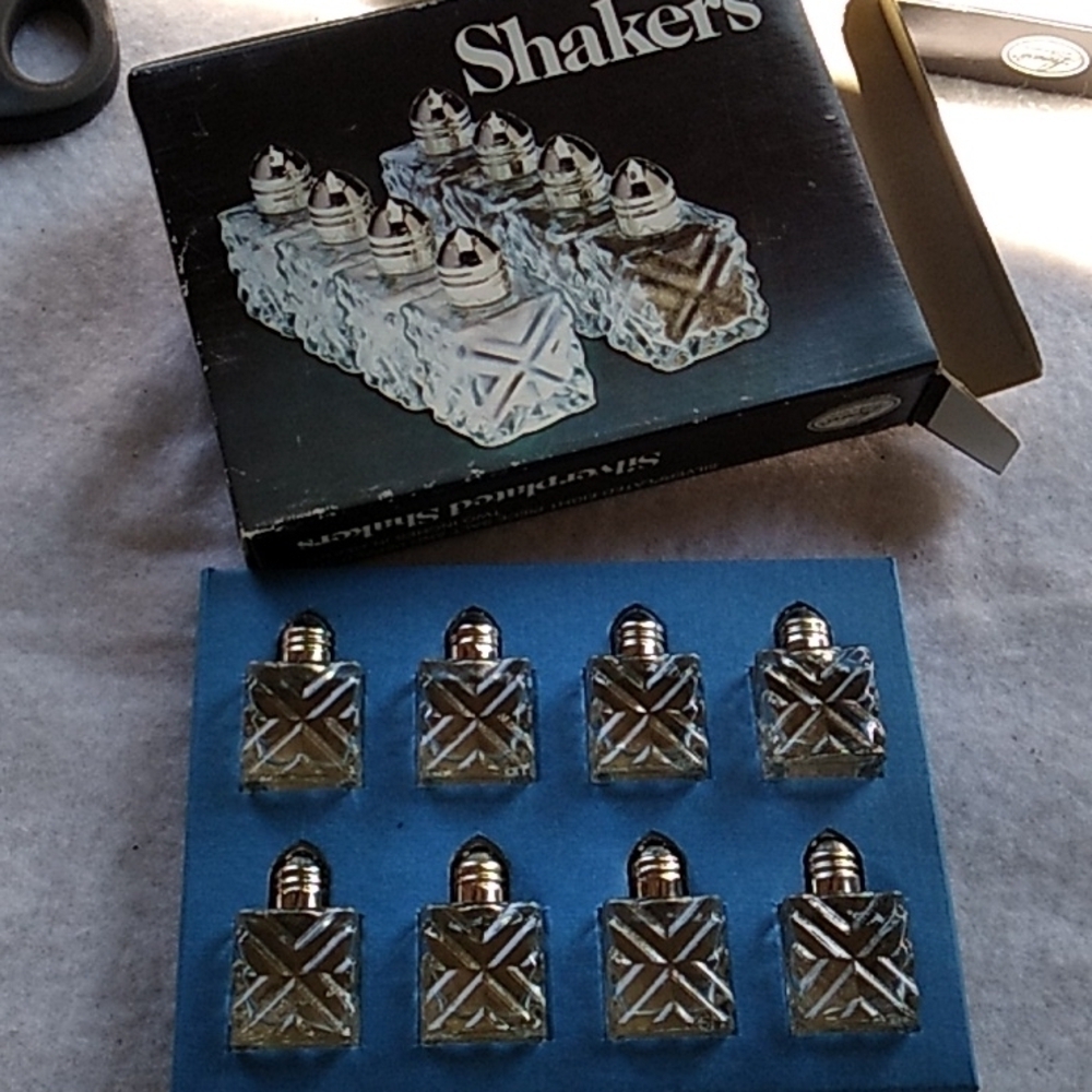 Vintage Leonard Silverplated Shakers set of 8 Towle
